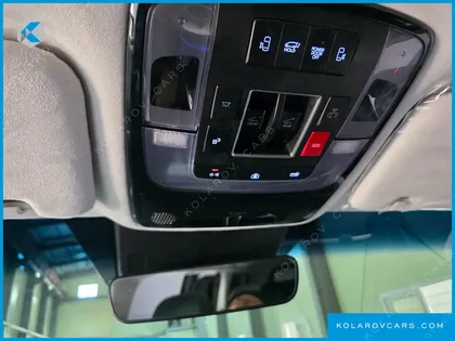 HYUNDAI STARIA LOUNGE 9-SEATER