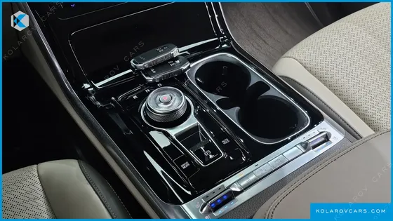 KIA CARNIVAL GASOLINE 9-SEATER HI-LIMOUSINE