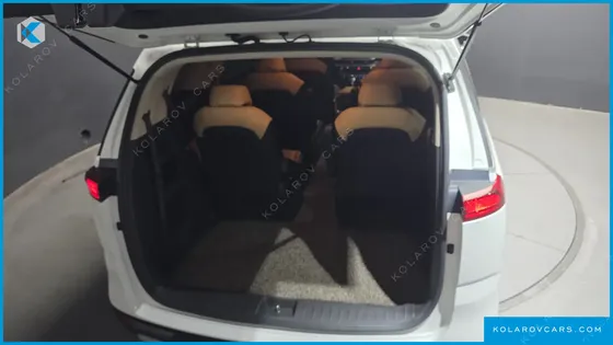KIA CARNIVAL 9-SEATER PRESTIGE