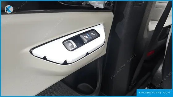 KIA CARNIVAL GASOLINE 7-SEATER SIGNATURE