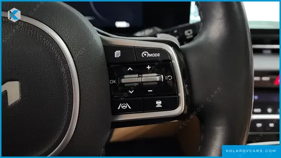 KIA CARNIVAL GASOLINE 7-SEATER SIGNATURE