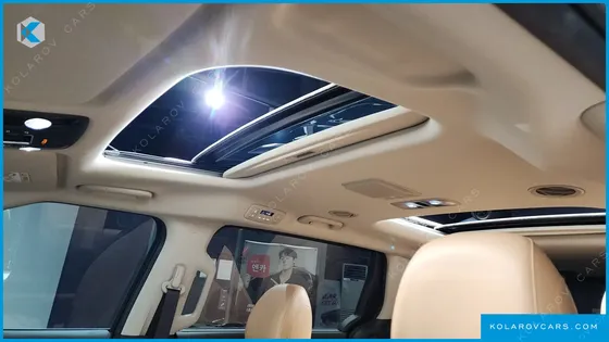 KIA CARNIVAL GASOLINE 7-SEATER SIGNATURE