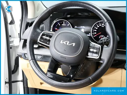 KIA CARNIVAL 9-SEATER NOBLESSE
