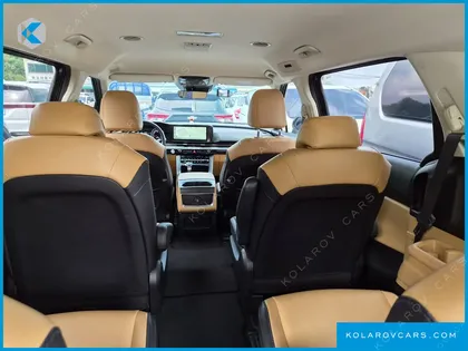 KIA CARNIVAL GASOLINE 9-SEATER PRESTIGE