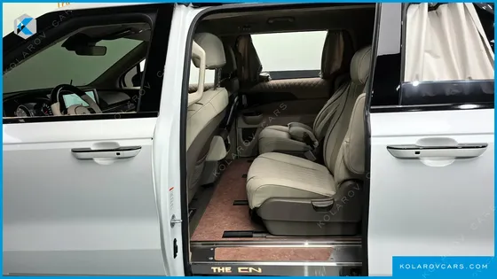 KIA CARNIVAL GASOLINE 9-SEATER PRESTIGE