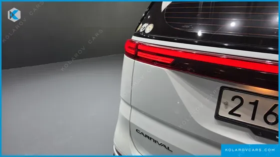 KIA CARNIVAL GASOLINE 9-SEATER PRESTIGE