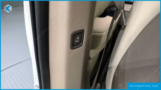 KIA CARNIVAL GASOLINE 9-SEATER PRESTIGE