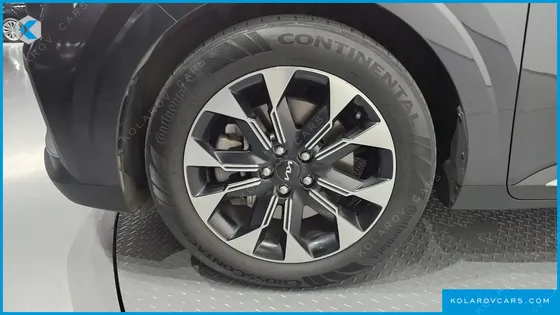 KIA CARNIVAL 9-SEATER SIGNATURE