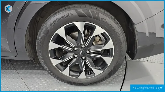 KIA CARNIVAL 9-SEATER SIGNATURE