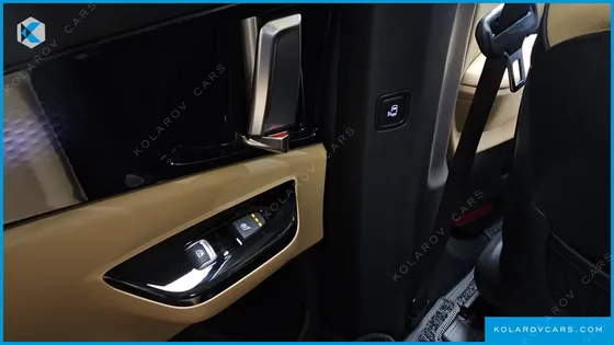 KIA CARNIVAL 9-SEATER SIGNATURE