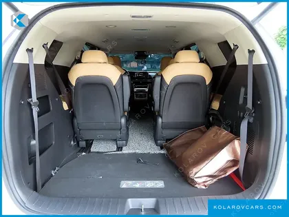 KIA CARNIVAL 9-SEATER NOBLESSE