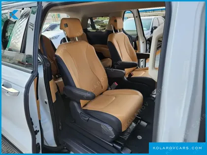 KIA CARNIVAL 9-SEATER NOBLESSE