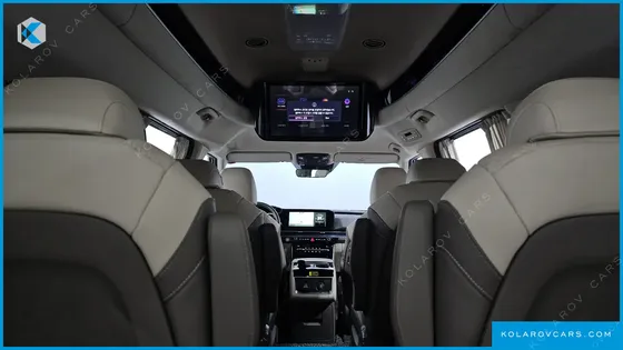 KIA CARNIVAL GASOLINE 9-SEATER HI-LIMOUSINE
