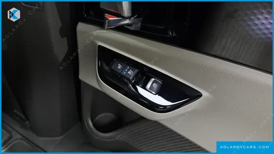 KIA CARNIVAL 9-SEATER SIGNATURE