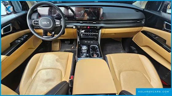 KIA CARNIVAL 7-SEATER OUTDOOR