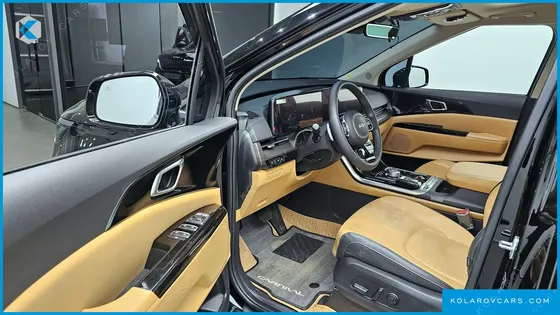 KIA CARNIVAL 7-SEATER OUTDOOR