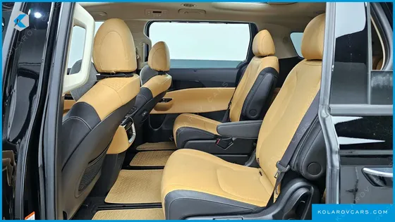 KIA CARNIVAL 7-SEATER OUTDOOR