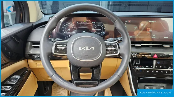KIA CARNIVAL 7-SEATER OUTDOOR