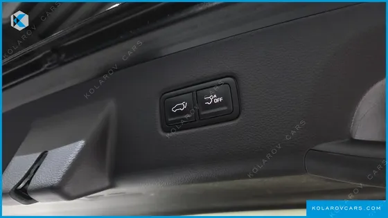 KIA CARNIVAL 7-SEATER OUTDOOR