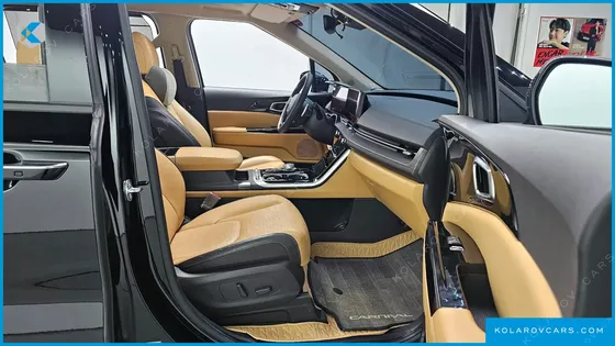 KIA CARNIVAL 7-SEATER OUTDOOR