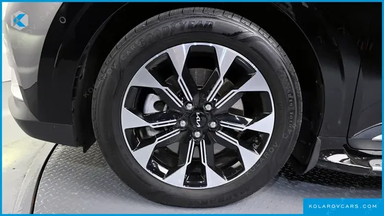 KIA CARNIVAL GASOLINE 9-SEATER NOBLESSE