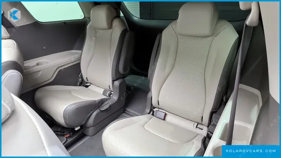 KIA CARNIVAL GASOLINE 9-SEATER NOBLESSE