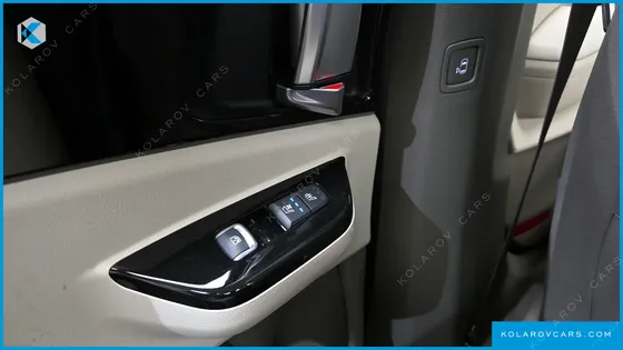 KIA CARNIVAL GASOLINE 9-SEATER NOBLESSE