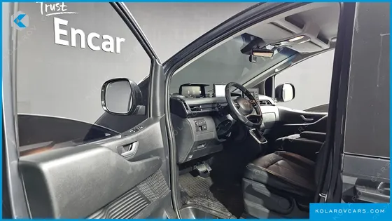 HYUNDAI STARIA TOURER 9-SEATER