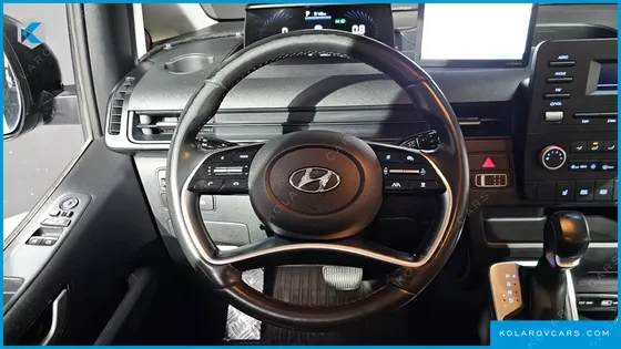 HYUNDAI STARIA TOURER 9-SEATER