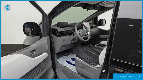 HYUNDAI STARIA 4WD LOUNGE 9-SEATER
