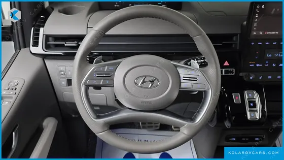 HYUNDAI STARIA 4WD LOUNGE 9-SEATER