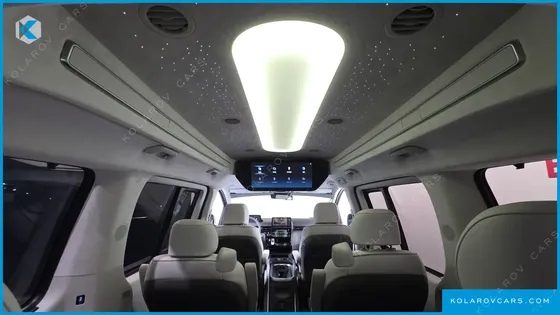 HYUNDAI STARIA 4WD LOUNGE 9-SEATER