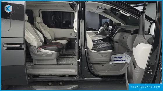 HYUNDAI STARIA 4WD LOUNGE 9-SEATER