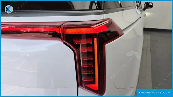 KIA CARNIVAL GASOLINE 9 SEATER X LINE