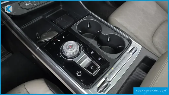 KIA CARNIVAL 9-SEATER NOBLESSE