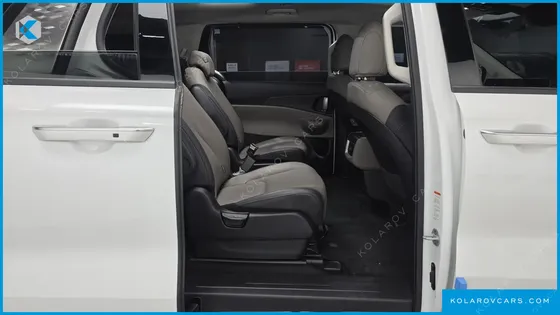 KIA CARNIVAL 9-SEATER NOBLESSE