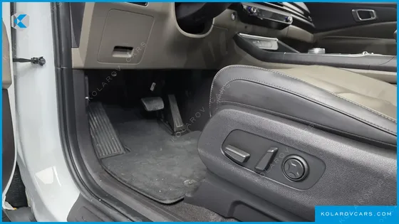 KIA CARNIVAL 9-SEATER NOBLESSE