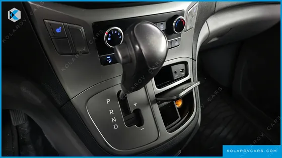 HYUNDAI STAREX VAN 3-SEATER