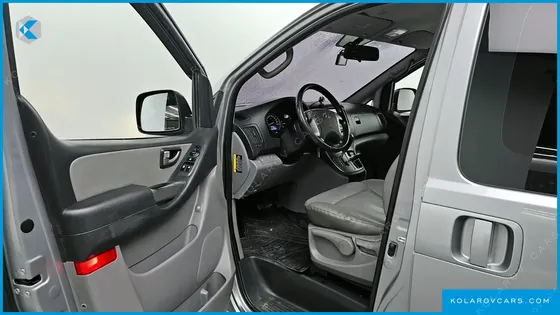 HYUNDAI STAREX VAN 3-SEATER