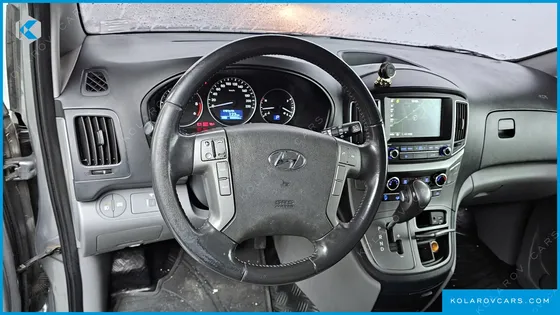 HYUNDAI STAREX VAN 3-SEATER