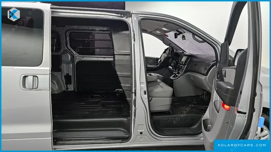 HYUNDAI STAREX VAN 3-SEATER