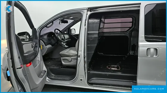 HYUNDAI STAREX VAN 3-SEATER