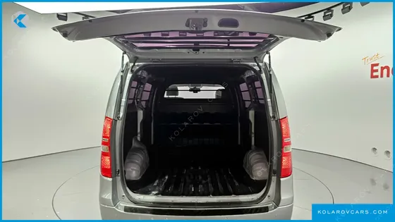 HYUNDAI STAREX VAN 3-SEATER