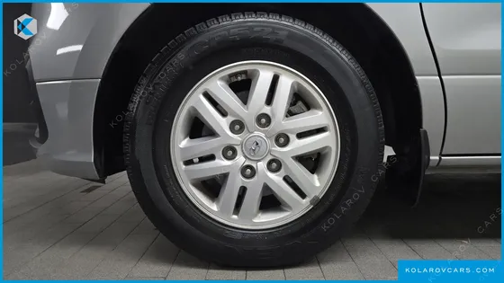 HYUNDAI STAREX VAN 5-SEATER
