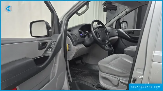 HYUNDAI STAREX VAN 5-SEATER