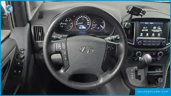 HYUNDAI STAREX VAN 5-SEATER