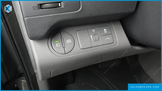 HYUNDAI STAREX VAN 5-SEATER