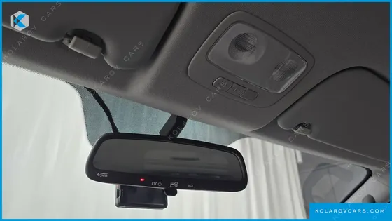 HYUNDAI STAREX VAN 5-SEATER