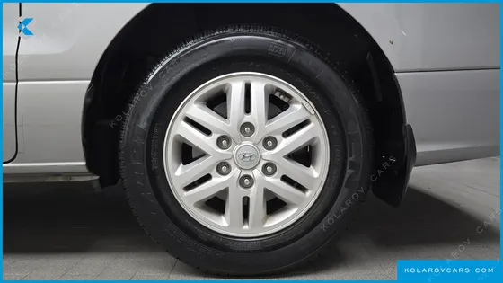 HYUNDAI STAREX VAN 5-SEATER