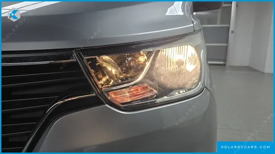HYUNDAI STAREX VAN 5-SEATER